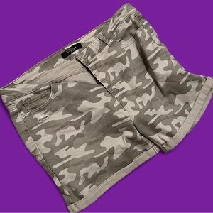 Size 16 Stitch Star Brand Camo Jean Shorts